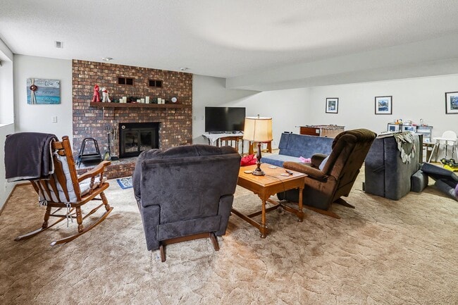 Building Photo - For Rent – 3 Bedroom Home in Sunset Hills, Pella