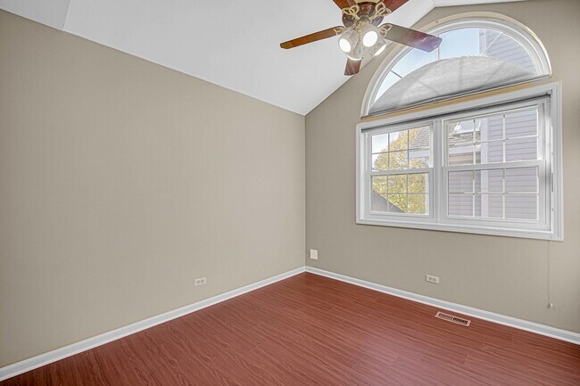 Building Photo - 436 W Parkside Dr