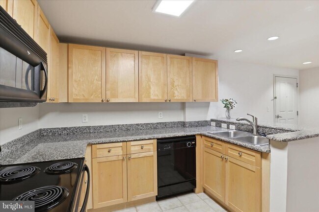 Building Photo - 777 7th St NW