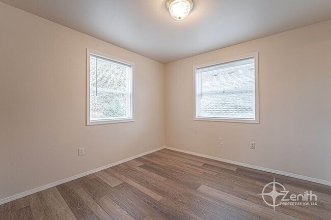 Building Photo - 1216 W 22nd St