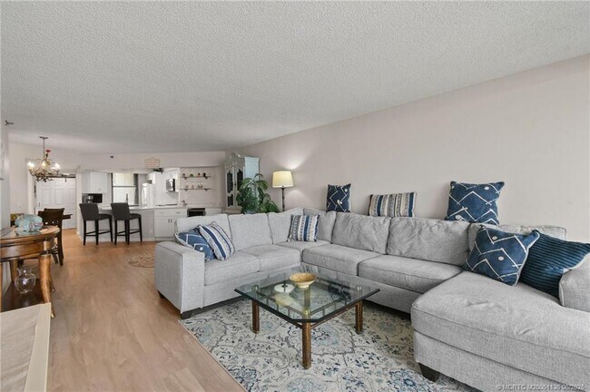 Building Photo - 9650 S Ocean Dr