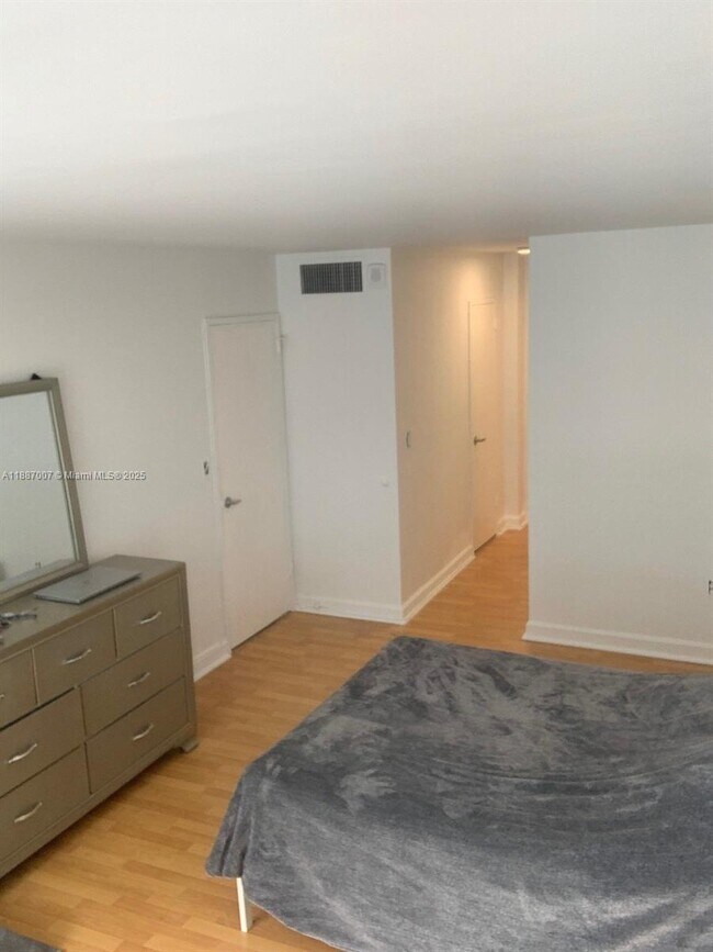 Building Photo - 1228 West Ave