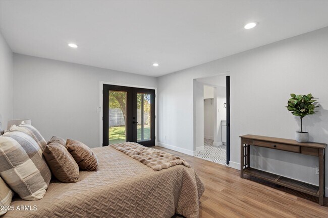 Building Photo - 4837 E Pershing Ave