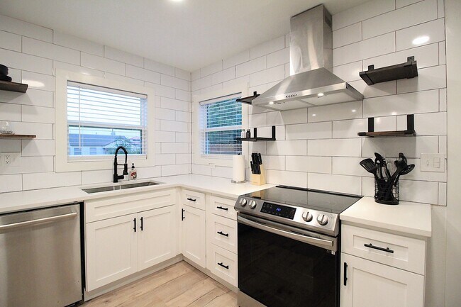 Building Photo - Ryan Place- Short to Mid-Term Rental Fully Remodeled 2  Bed, 1 Bath