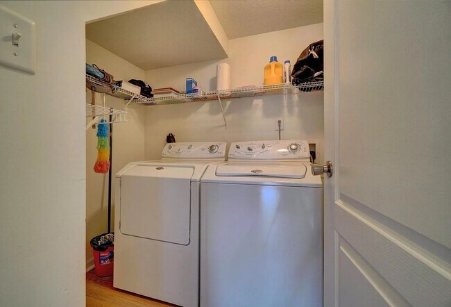 Building Photo - 3 Bedroom Townhouse in North Suffolk