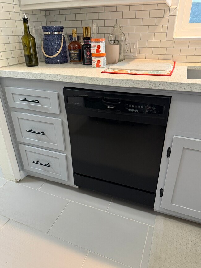 Building Photo - 409 N Park Ave