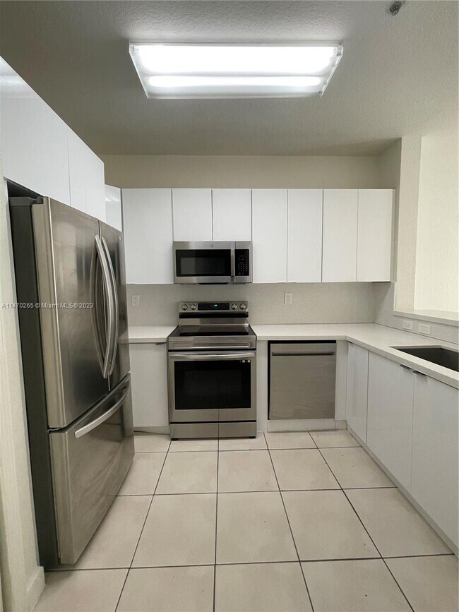 Primary Photo - 17800 NW 73rd Ave