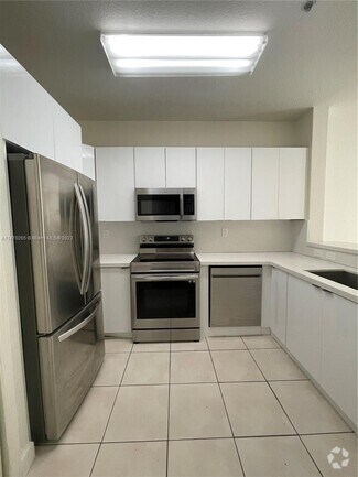 Building Photo - 17800 NW 73rd Ave