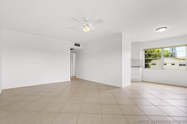 Building Photo - 74 Mansfield B