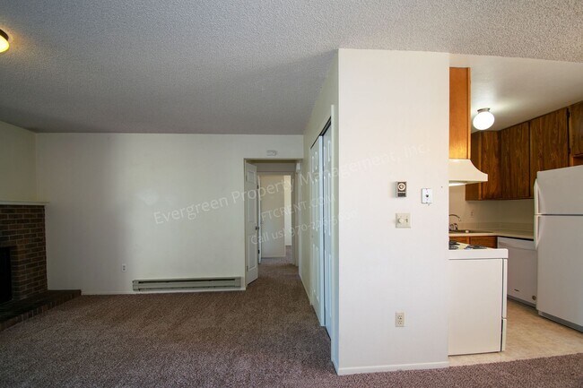 Building Photo - 3950 Manhattan Ave