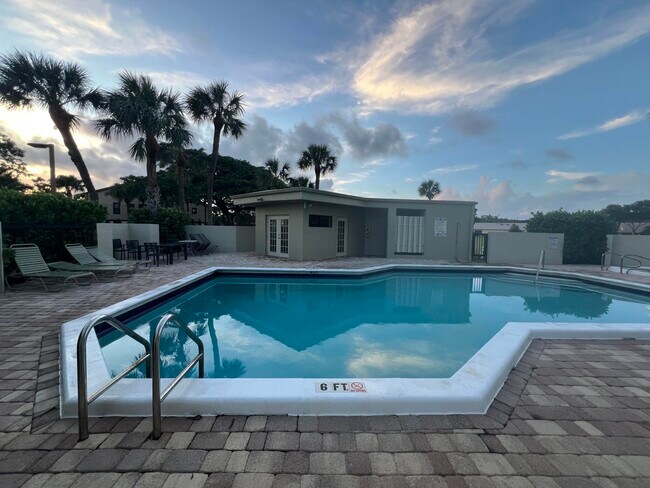 Building Photo - 6417 La Costa Dr