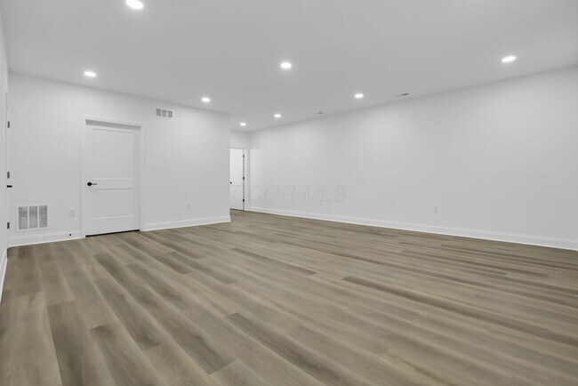 Building Photo - 901 Miller Ave