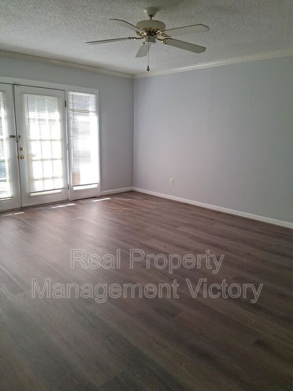 Building Photo - 3439 Wildewood Dr