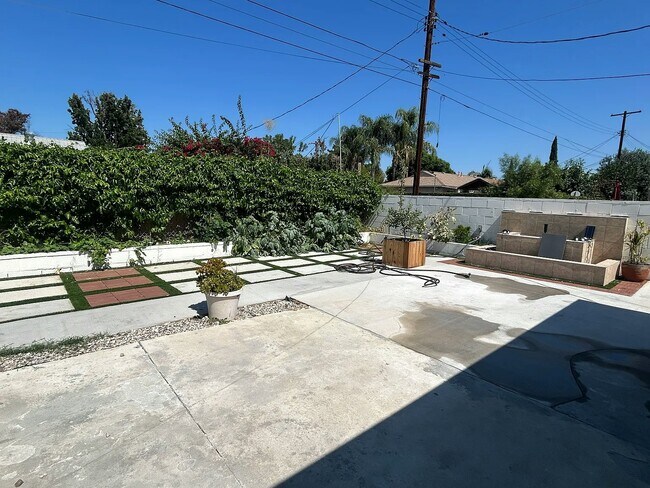 Building Photo - 17921 Ingomar St