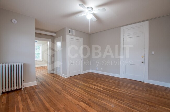 Building Photo - 674 Somerset Terrace NE