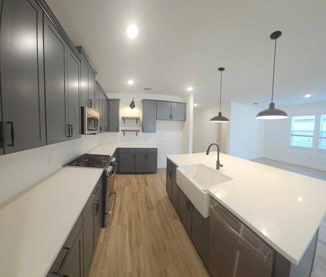 Building Photo - 8414 Bay Oaks Dr