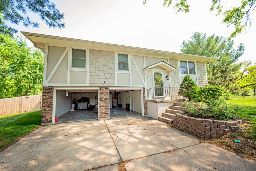 Building Photo - 413 SE Lana Ct