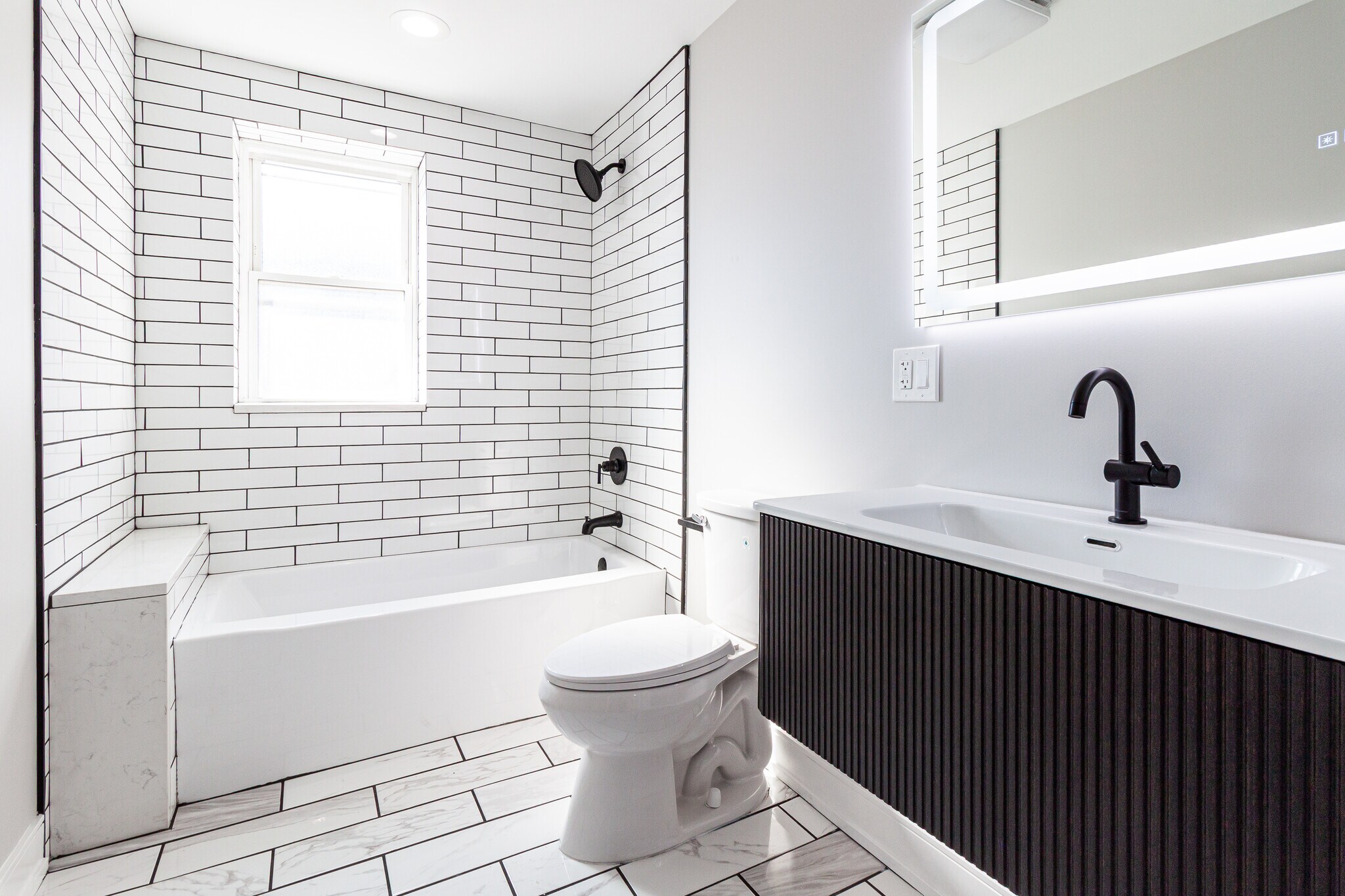 Building Photo - 2641 W Carmen Ave