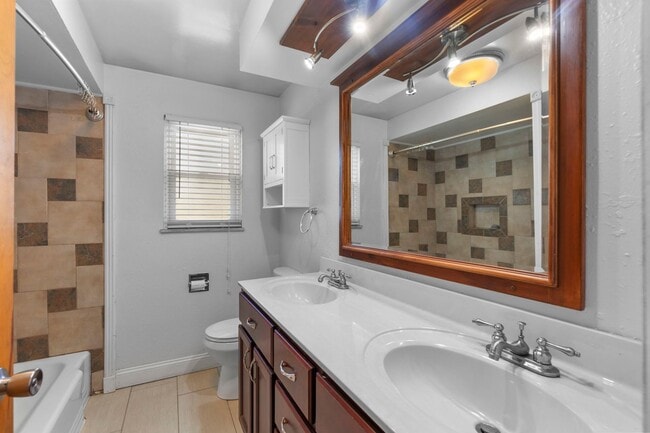 Building Photo - Charming House in Cape Girardeau