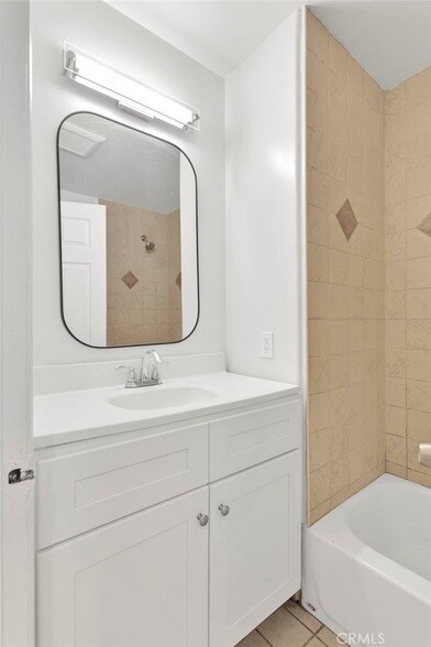 Building Photo - 348 W 83rd St