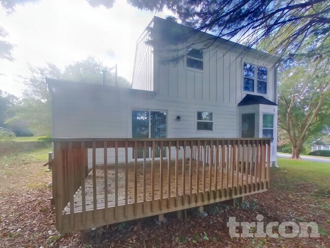 Building Photo - 1820 Crestwood Dr NW