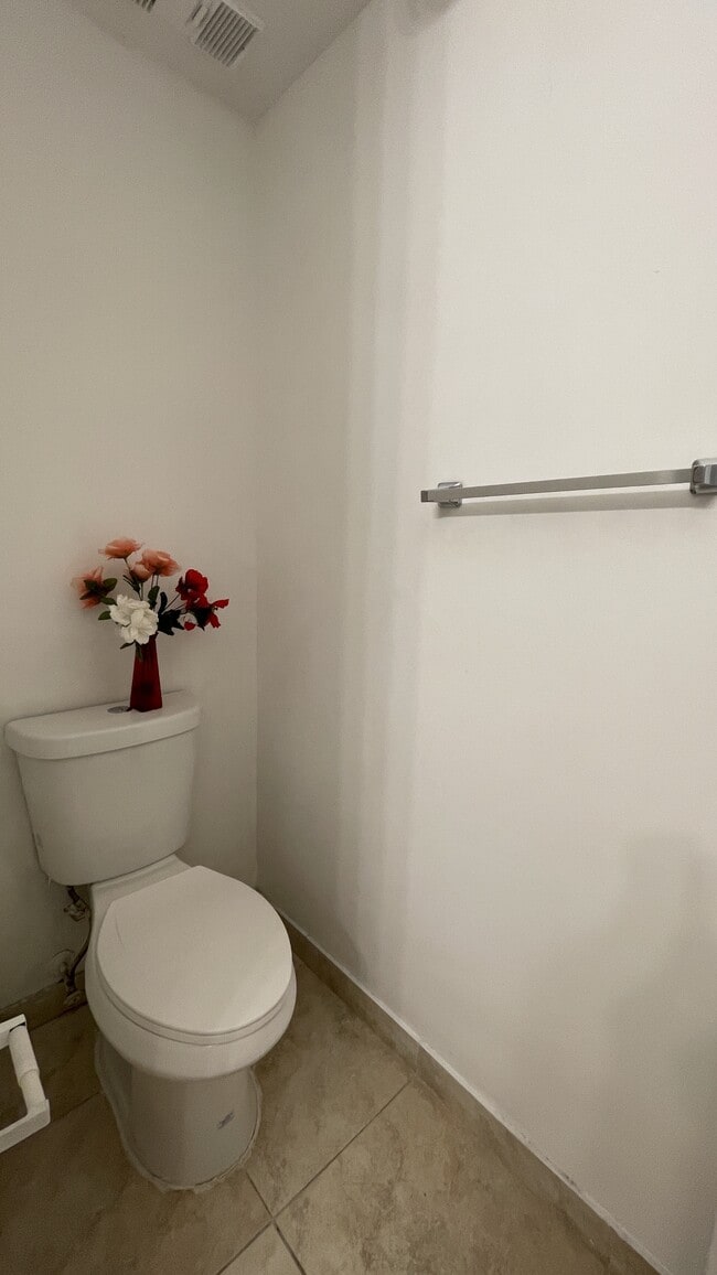 Building Photo - 661 Cypress Lake Blvd