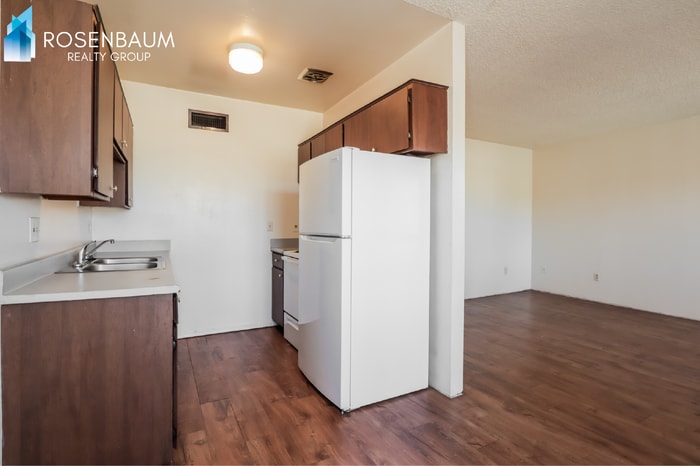 Building Photo - 1518 E Hedrick Dr