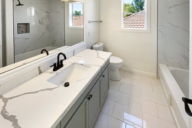 Building Photo - 413 S Lake Mirage Dr
