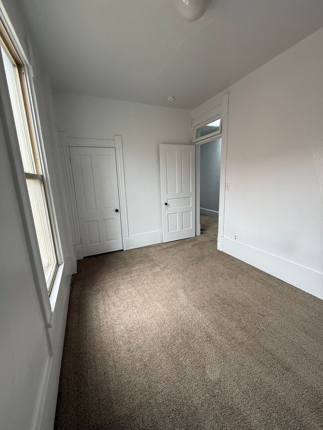 Building Photo - 227-229 S Washington