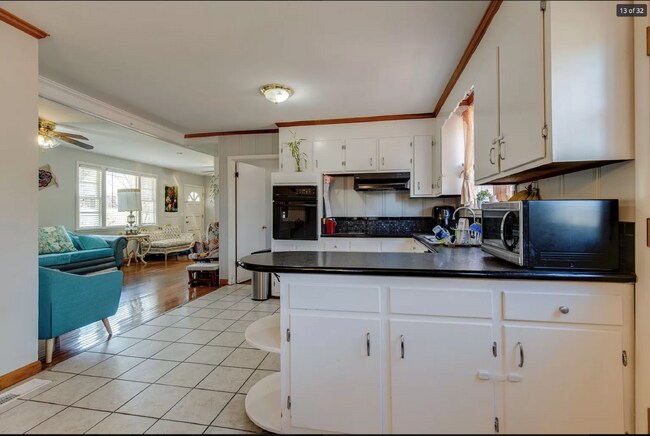 Building Photo - Charming 2 Bedroom Rental Home in Nashville with 1500 Sq Ft - Must See!