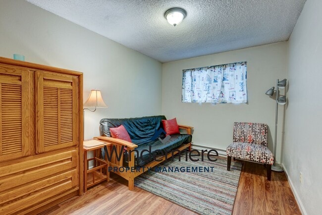 Building Photo - Fully-Furnished Cozy 3 Bedroom Home - Shor...