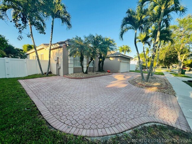 Building Photo - 12725 NW 18th Ct