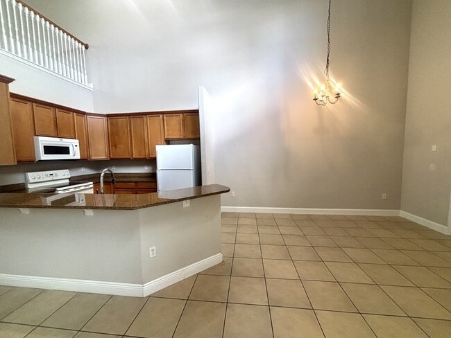 Building Photo - 13220 Fountainbleau Dr