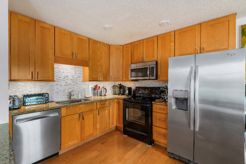 Building Photo - 204 Pompano Dr SE