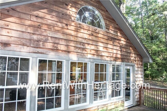 Building Photo - Charming Rustic Cabin Home on 2 Acres / Na...