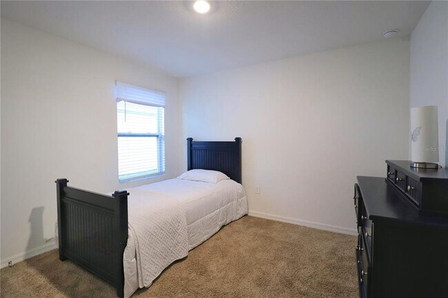 Building Photo - 749 NW 244th Dr