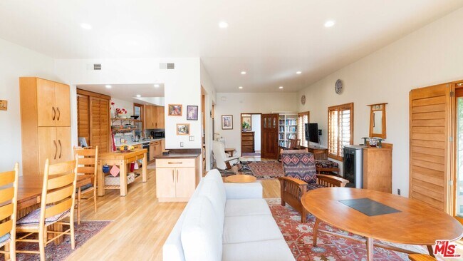 Building Photo - 2512 Grand Canal