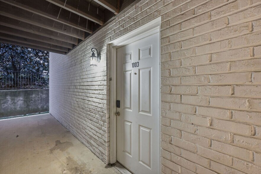 Building Photo - 180 Cave Rd