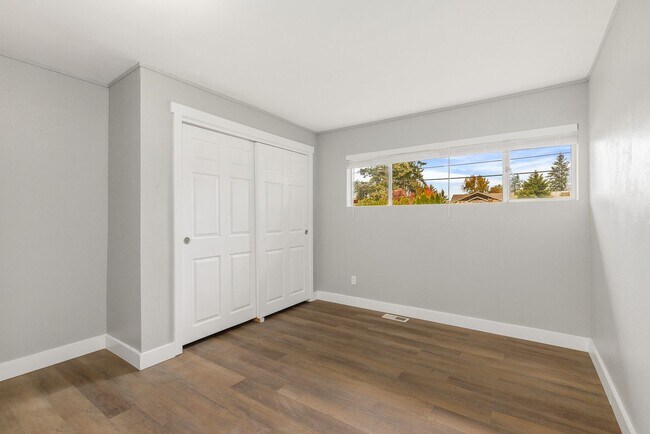 Building Photo - Lynnwood 4 Bedroom Rambler - Huge Lot and Storage Shed - NO CARPETS