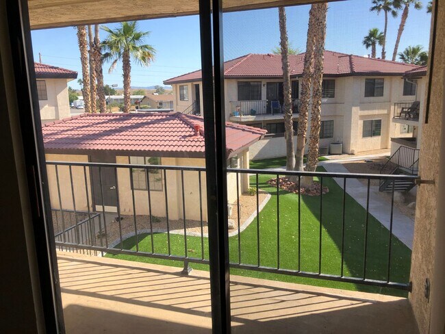 Building Photo - 2 BR Condo in gated community with many ut...