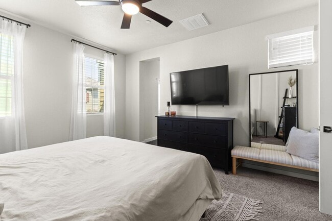 Building Photo - 3 Bed 2.5 Ba 2 Car Garage with solar!