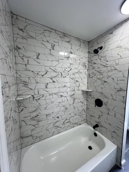 Building Photo - 305 E 20th St