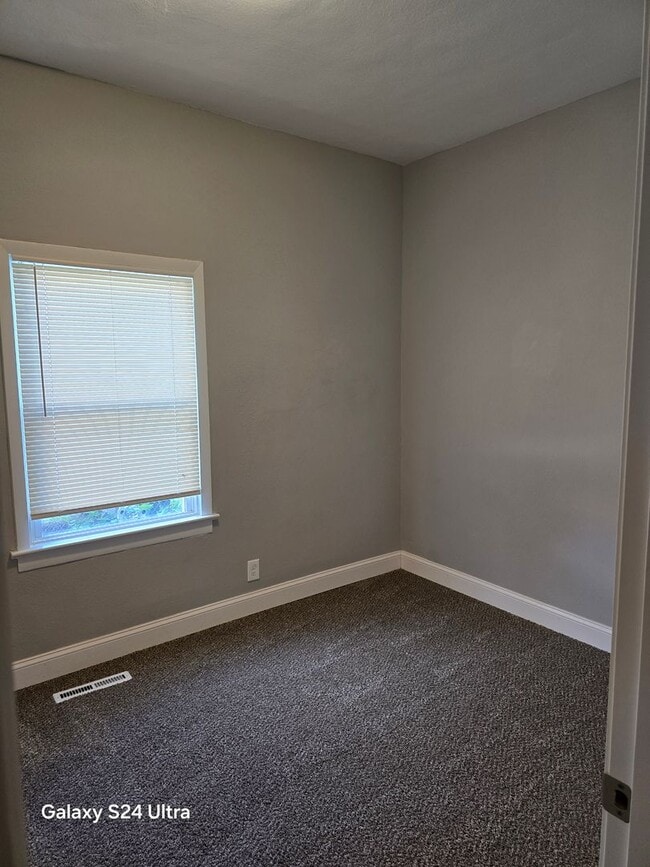 Building Photo - Charming 3 Bedroom Home in Belleville!