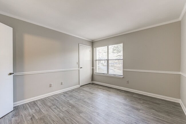 Building Photo - Charming 2BR Condo in Atlanta