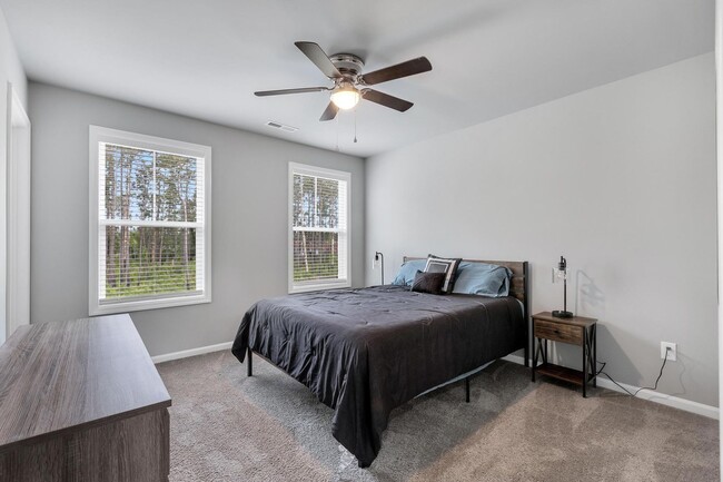 Building Photo - Buckhorn Townhome Available in February!