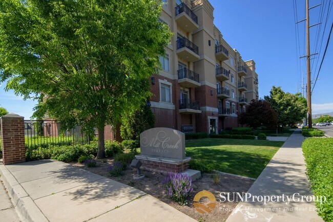 Building Photo - Freshly Updated Luxury Condo In Desirable Millcreek Terrace Community