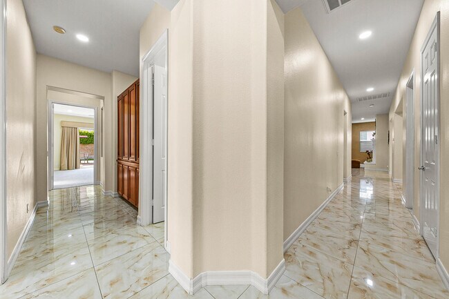 Building Photo - 46211 Roadrunner Ln