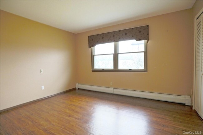 Building Photo - 18 Strathmore Village Dr