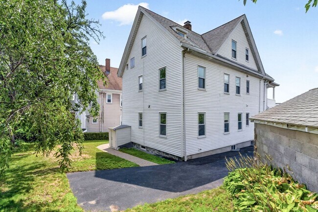 Building Photo - 22 Cypress St