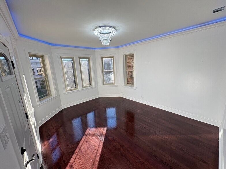 Building Photo - 2026 W McLean Ave